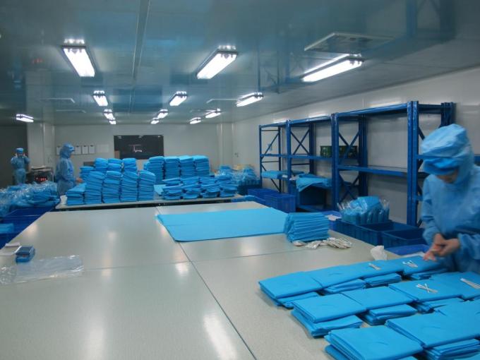 Résistant liquide jetable léger de robe chirurgicale avec la manchette tricotée