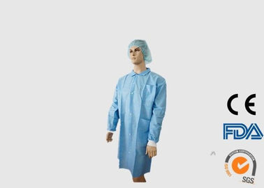 Manteaux jetables résistants de visiteur de larme, robes jetables confortables de laboratoire